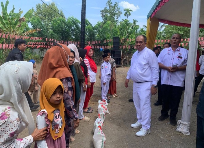 HUT RI Ke -80, Bupati Asahan Hadiri Bakti Sosial IWOI