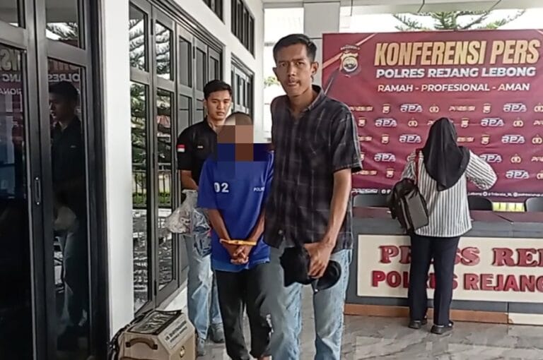 Mantan Ketua DPRD Rejang Lebong di  Aniaya dan Tusuk Oleh Keluarganya Sendiri