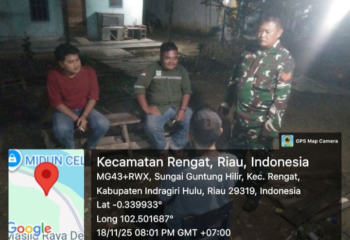 Babinsa Koramil 01/Rengat Melaksanakan Patroli Malam Guna Pastikan Wilayah Binaan Aman