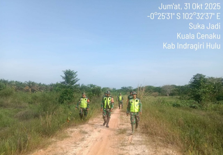 Cuaca Susah Mulai Exstrim Babinsa dan Masyarakat Telusuri Daerah Rawan Karhutla