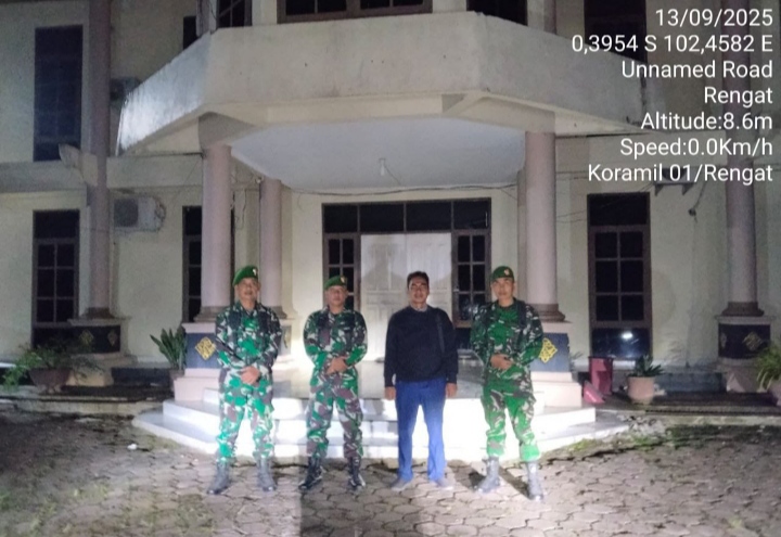 Berikan Rasa Aman Dan Nyaman Pada Masyarakat Pasca Demontrasi Koramil 01/Rengat Lakukan Patroli