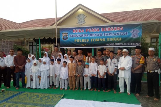 Satlantas Polres Tebingtinggi Santuni puluhan Anak Yatim