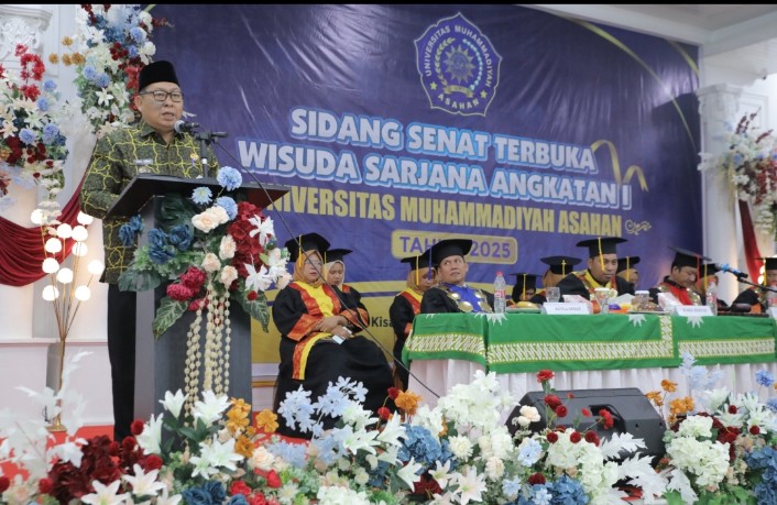 Pemkab Asahan Hadiri Wisuda Perdana Sarjana UMMAS Tahun 2025