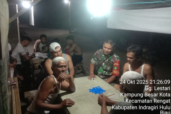 Tidak Hanya Jalankan Komsos Tetapi Babinsa Juga Lakukan Patroli Malam Diwilayah Binaan