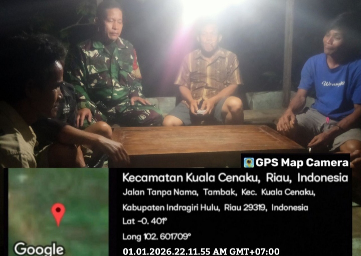 Babinsa Ajak Warga Bahas Keamanan Malam Hari di Desa binaan Dalam Komsosnya
