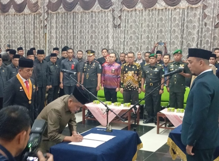 Dandim 0302/Inhu Diwakili Pasi Pers Hadiri Pelantikan Sekdakab Inhu Zulfahmi Adrian, AP.