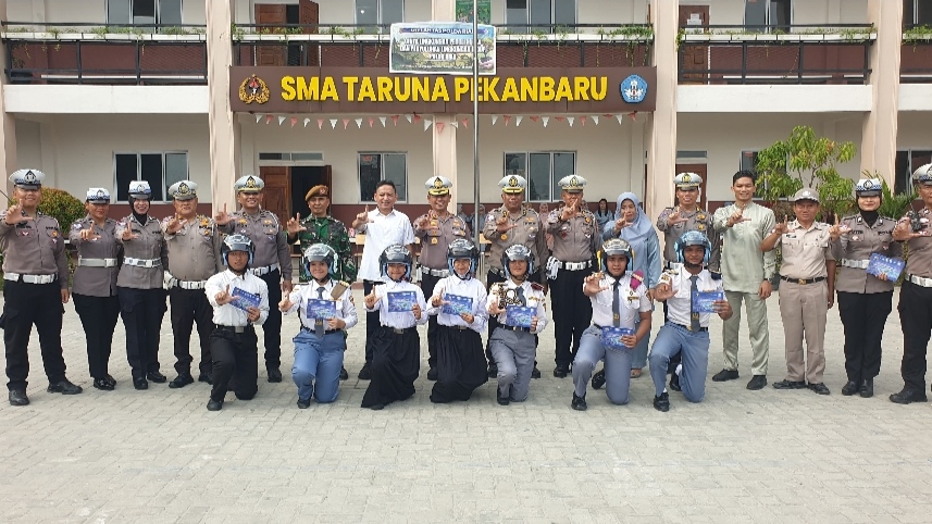 Melalui Police Goes To School, Ditlantas Polda Riau Tanamkan Budaya Tertib dan Cinta Lingkungan