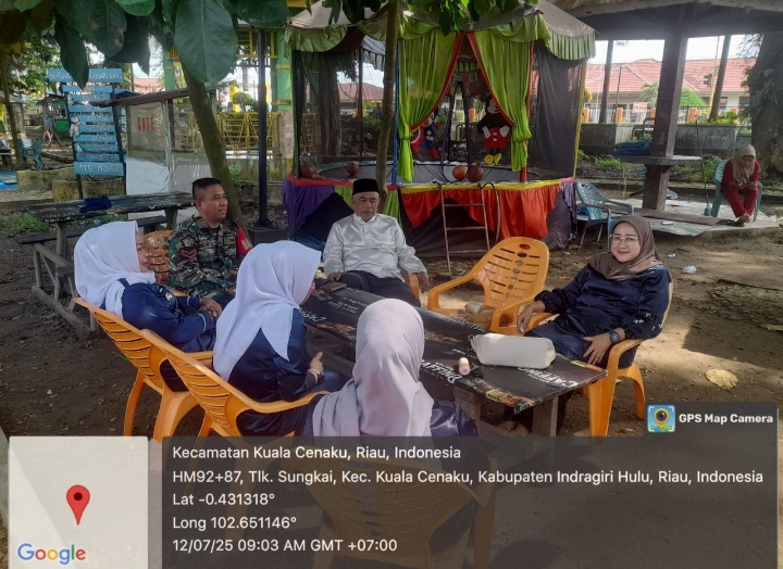 Babinsa Koramil 01/Rengat Laksanakan Komsos Di wilayah Binaan Untuk Jalin Keakraban.