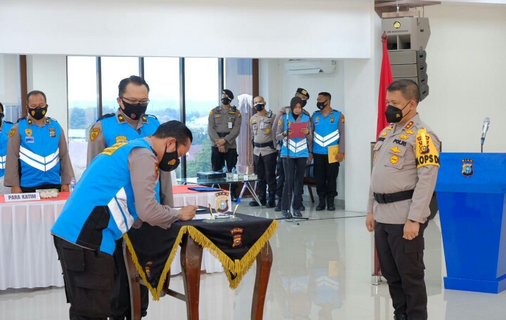 Panitia dan Peserta Tanda Tangani Pakta Integritas Dihadapan Kapolda Riau