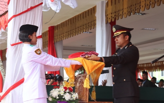 Kapolres Tebing Tinggi Inspektur Upacara Penurunan Bendera HUT RI ke-79