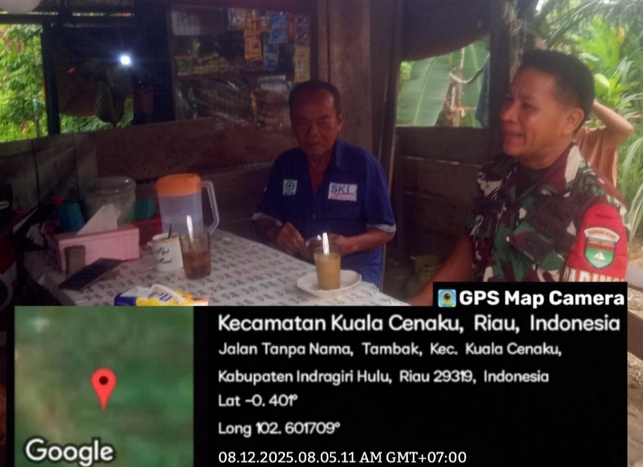 Babinsa Komsos Untuk Menjalin Silaturahmi di Warung Kopi Bersama Warga Binaan.