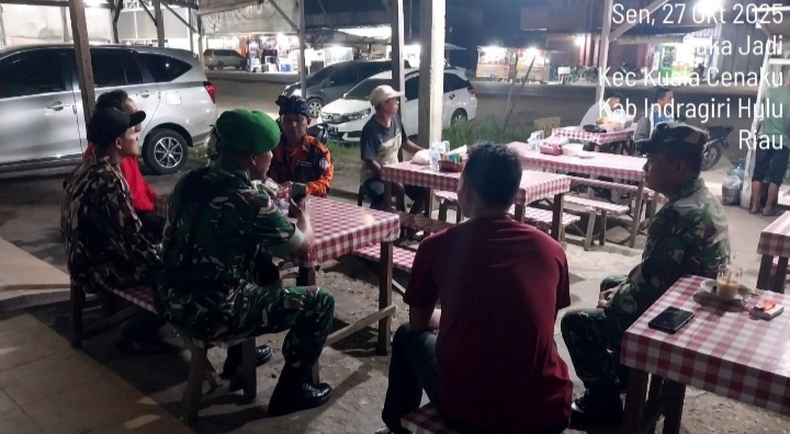 Lakukan Kunjungan Didaerah Dianggap Rawan Babinsa Ajak Warga Patroli Siskamling Diwilayah Binaan