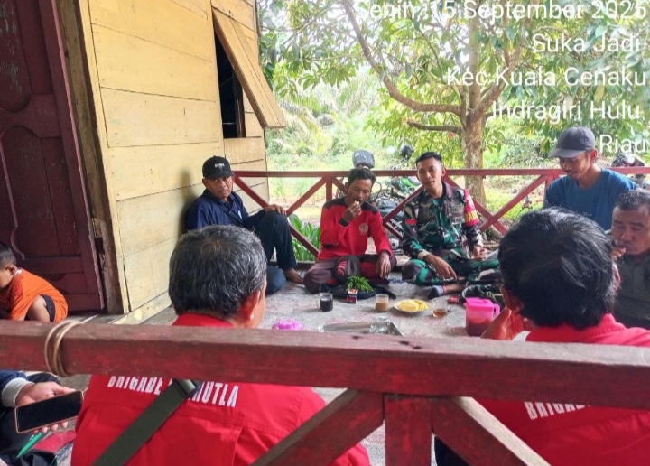 Melalui Komsos Babinsa Dan Masyarakat Adalah Bagian Yang Tidak Terpisahkan  Termasuk Babinsa Dan Bhabinkamtibmas