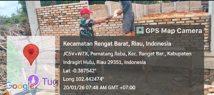 Berkunjung Kepada Warganya Babinsa Melaksanakan Komsos  Agar Tetap Solid Dan Akrab Di Desa Binaanya