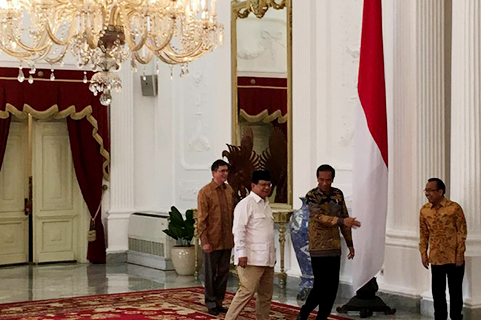 Jokowi Sambut Kedatangan Prabowo di Istana Merdeka