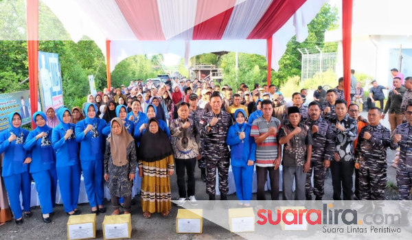 TNI AL Lanal Dumai Bagikan 150 Paket Sembako untuk Masyarakat Tebing Tinggi Barat