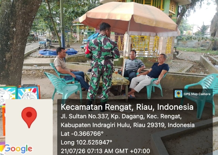 Perkuat Hubungan dengan Warga, Babinsa 01/Rengat Gelar Komsos