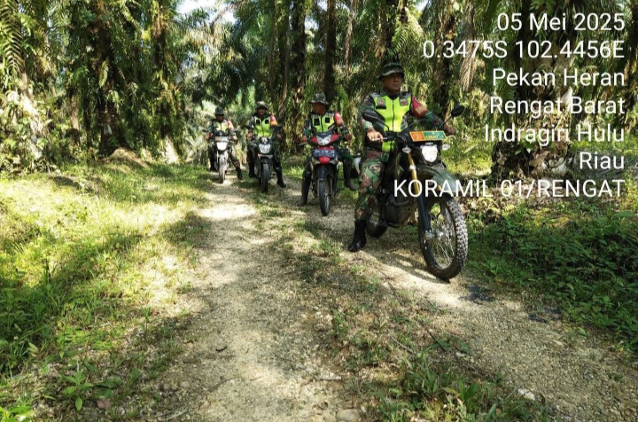 Tunjukan Komitmen Bersama Jaga Lingkungan Dari Ancaman Karhutla Babinsa Jalankan Patroli.