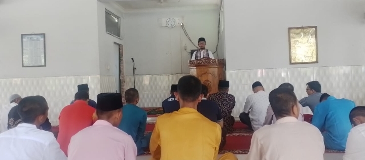 Siswa SKO Riau Shalat Jumat di Masjid Khalid Bin Walid Rumbai
