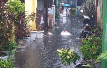 Pagi Ini Jakarta Diguyur Hujan, Sejumlah Titik Tergenang Banjir