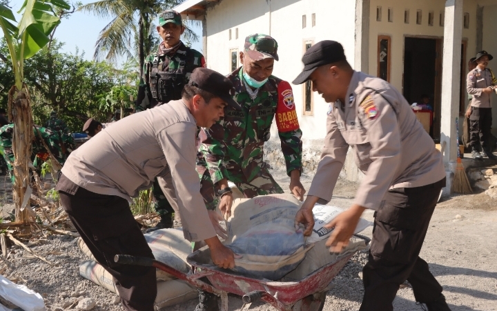 Sinergitas TNI-POLRI, Polres Loteng Bersama Kodim 1620/ Loteng Laksanakan Kerja Bhakti Sosial