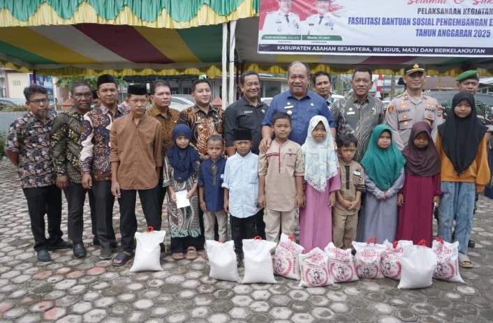 Bupati Asahan Serahkan Fasilitas Bantuan Sosial Pembangunan Ekonomi Masyarakat Tahun Anggaran 2025