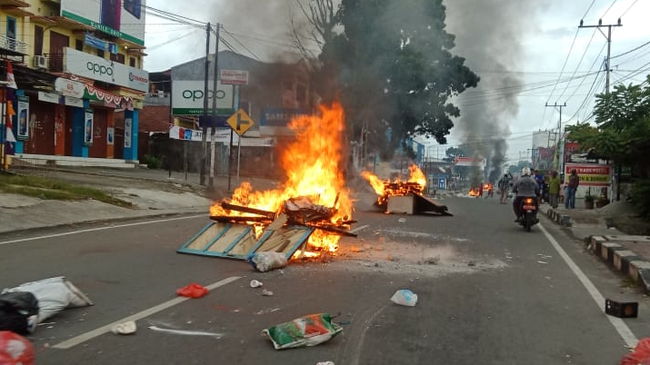 Aksi di Manokwari Mencekam, Kantor DPRD Papua Barat Dibakar