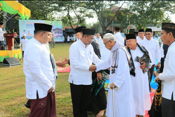 Plh Bupati Sergai Melaksanakan Shalat Idul Adha 1440 H dan Tinjau Kelokasi Pemotongan Hewan Qurban