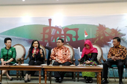 Testimoni di Depan Wartawan, Istri Irman Gusman Menangis