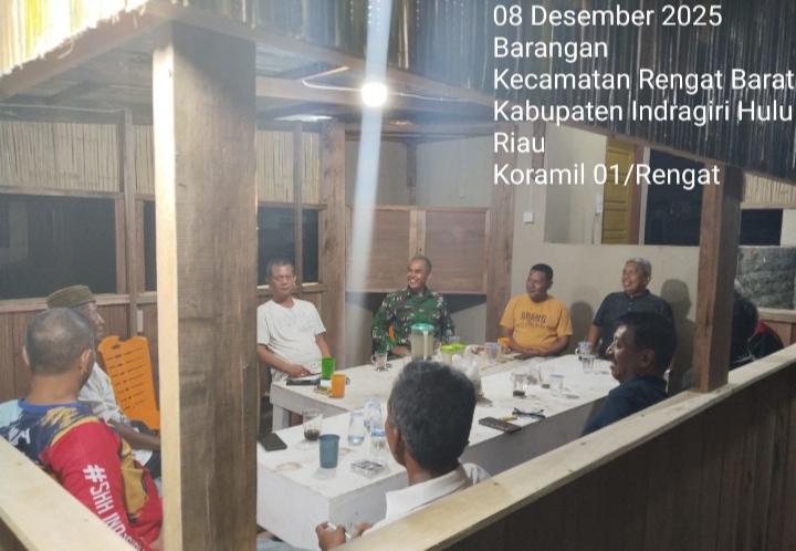 Pastikan Wilayah Aman Dan Dapatkan Informasi Babinsa Aktif Laksanakan Patroli Malam