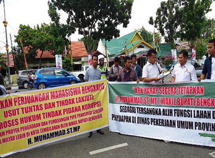 Puluhan Massa GPMB Demo Depan Polda dan Kejati