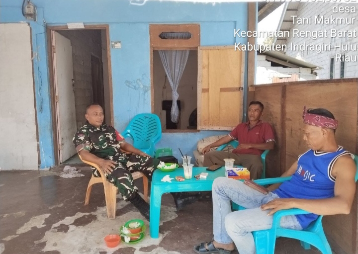 Tingkatkan Keamanan  Serta Jaga Hubungan Baik, Babinsa Laksanakan Komsos Dengan Warga Binaan