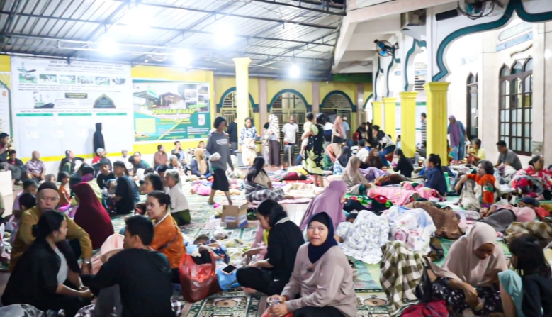 Polres Tebing Tinggi Salurkan Bantuan Makanan Untuk Warga Terdampak Banjir