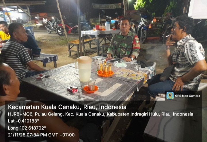 Satlinmas Pulau Gelang Bersama Babinsa Koramil 01/Rengat Melaksanakan Patroli Malam