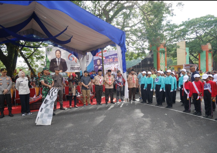 Dandim 0302/Inhu-Kuansing Hadiri Pelepasan Lomba Gerak Jalan HUT RI Tingkat SD, SMP, SMA Dan Umum