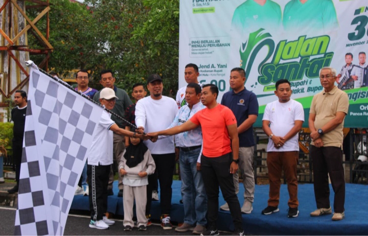 Dandim 0302/Inhu - Kuansing Hadiri Jalan santai Untuk Kebugaran Bersama Bupati Dan wakil Bupati Serta Masyarakat