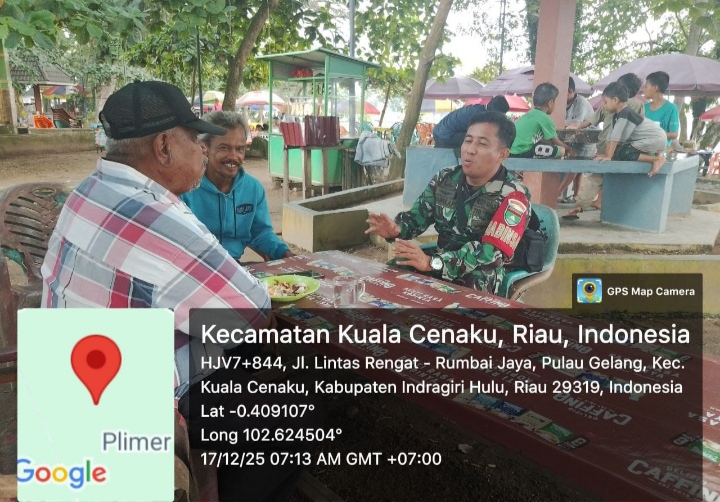 Kunjungi Wilayah Desa Binaan Pulau Gelang Babinsa Koramil 01/Rengat Melaksanakan Komsos Dengan Warga