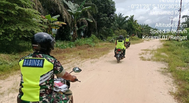 Agar Lingkungan Asri Babinsa Mengharapkan Agar Masyarakat Berperan Aktif Cegah Karhutla.