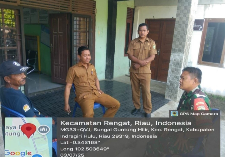 Bahas Kepedulian Terhadap Keamanan Babinsa Komsos Dengan Perangkat Desa Hidupkan Siskamling