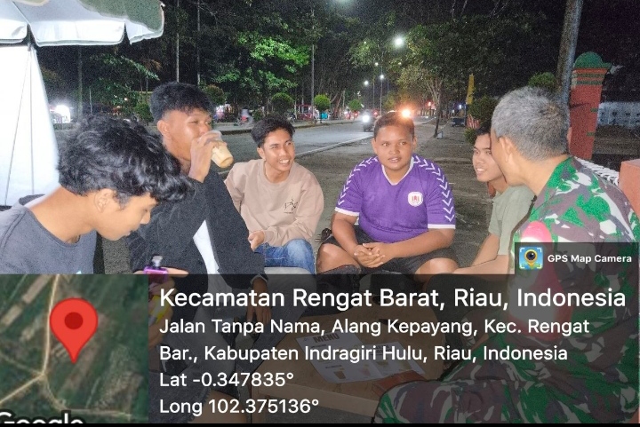 Malam Suasana Lebaran Pastikan Keamanan Warga,Babinsa 01/Rengat Patroli Malam Di wilayah Binaan