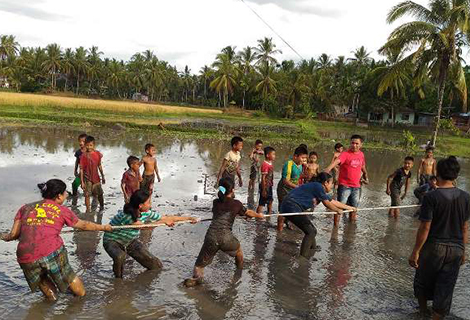 Unik, Lomba di Sawah Berlumpur