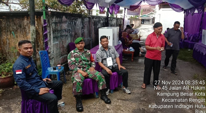 Pesta Demokrasi Rakyat Babinsa Koramil 01/Rengat Laksanakan Pemantauan Pengamanan Pilkada Serentak Di Wilayah Binaan