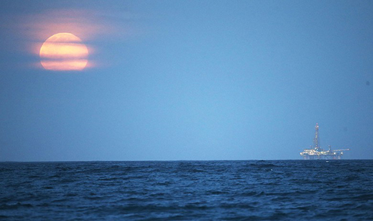 Supermoon Bikin Pasang Air Laut Maksimum