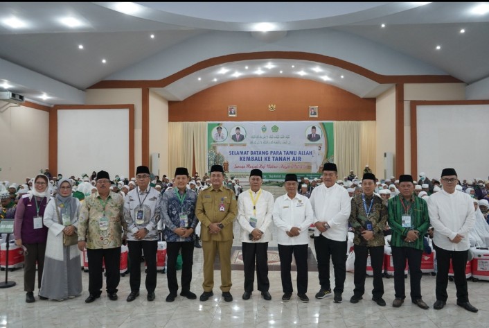 Wakil Bupati Asahan Sambut Kepulangan Jamaah Haji Kloter 1