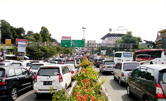 H+1 Lebaran, Lalu Lintas di Puncak Bogor Macet Km