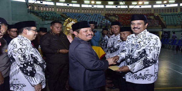 Bupati Amril Hadiri Pelantikan Edi Sakura Sebagai  Ketua PGRI Kabupaten Bengkalis Priode 2018-2023