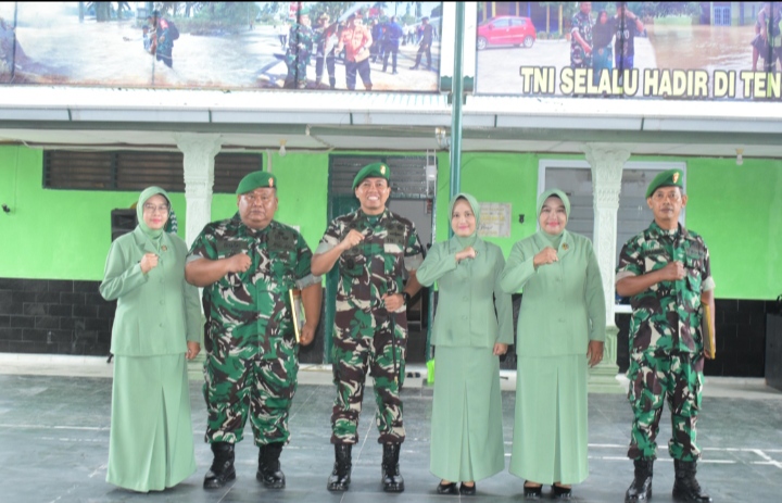 Komandan Kodim 0302/Inhu - Kuansing Langsung Pimpin Upacara Purna Tugas Dua Personil Kodim 0302/Inhu.