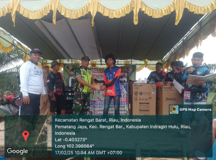 Dampingi Acara Pemberian Hadiah Lomba Mancing Babinsa Koramil/01 Rengat Turut Menghadiri