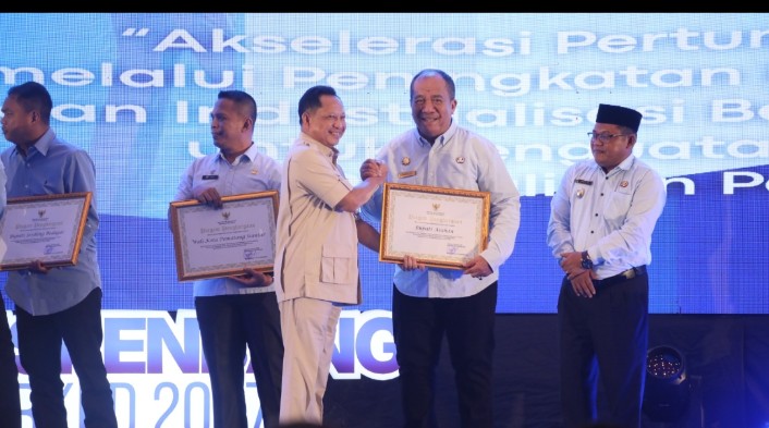 Bupati Asahan Mendapatkan Piagam Penghargaan Pada Musrenbang RKPD Provinsi Sumut