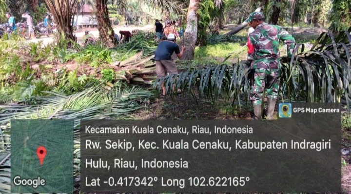 Mudahkan Akses Jalan Dan Peduli Lingkungan Babinsa Bersama Masyarakat Ajak Lakukan Goro